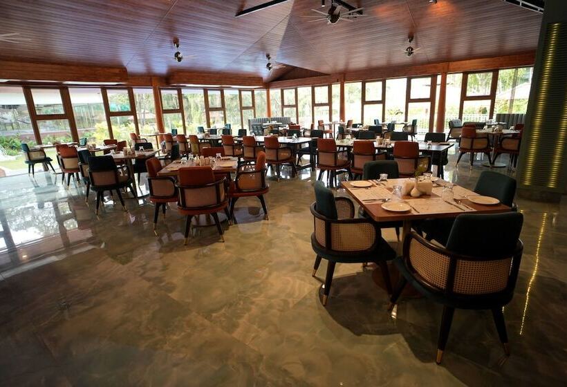 בית מלון כפרי Regenta Resort Sakleshpur