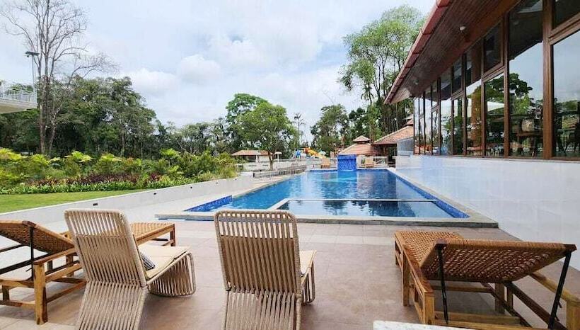 בית מלון כפרי Regenta Resort Sakleshpur