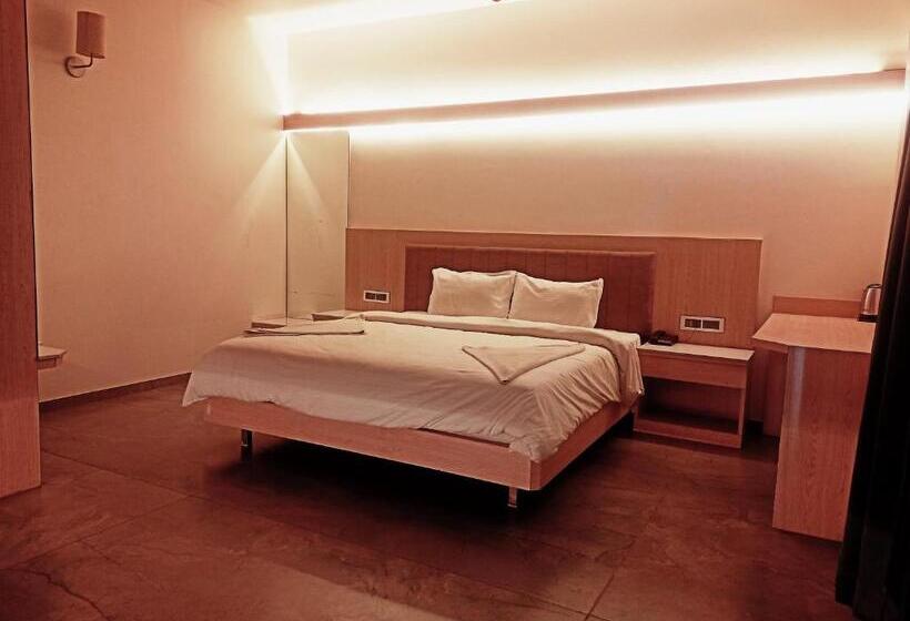 בית מלון כפרי Treebo Sai Rekha Inn