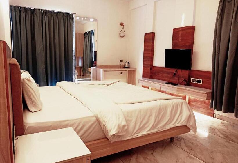 فندق Treebo Sai Rekha Inn