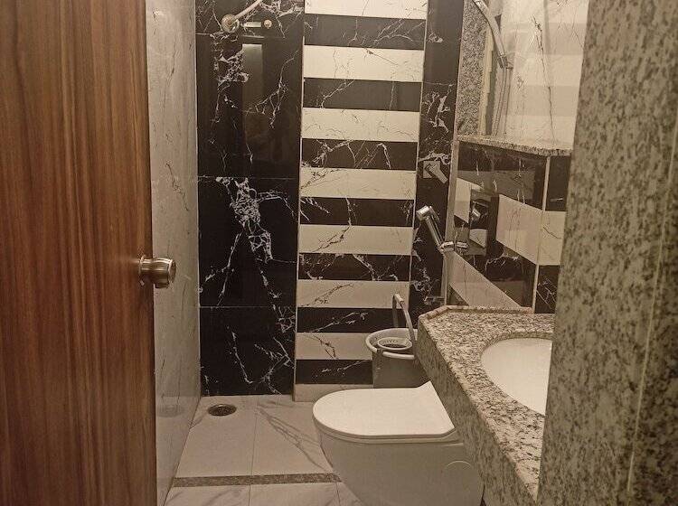 فندق Treebo Sai Rekha Inn