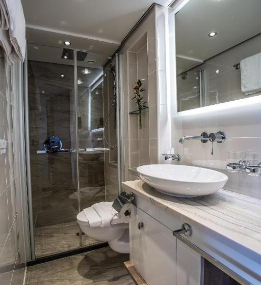 هتل Ship Ms Oscar Wilde