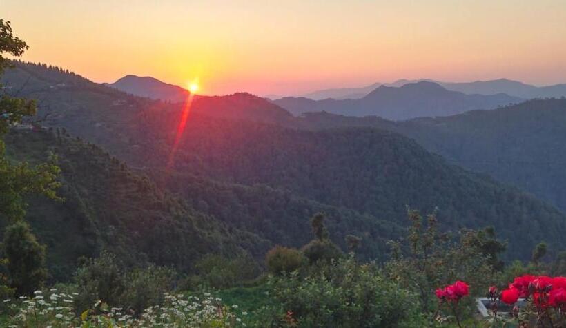 فندق Shivam Hillview