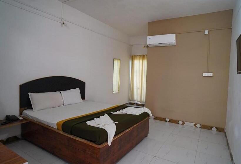 בית מלון כפרי Shree Residency Nagaon