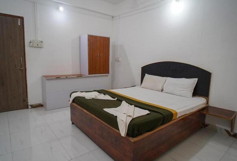 בית מלון כפרי Shree Residency Nagaon