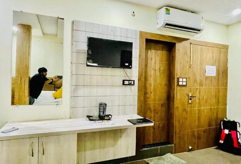 Hotel Sm International Madhav