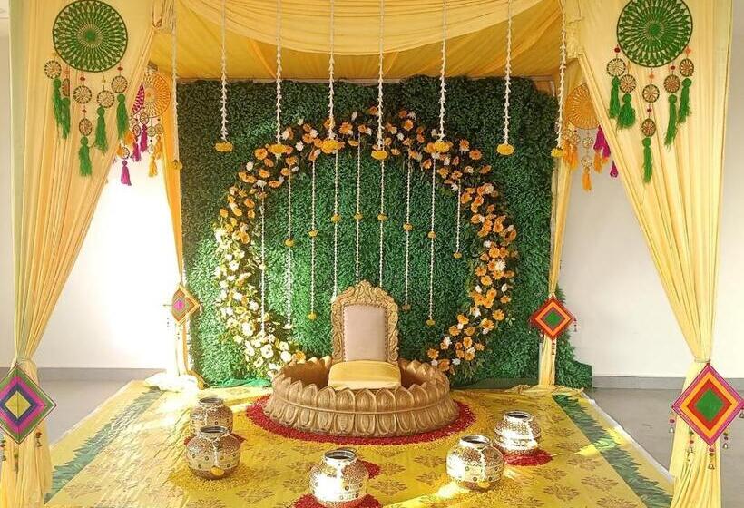 בית מלון כפרי Sri Vishnu Tejam Elite