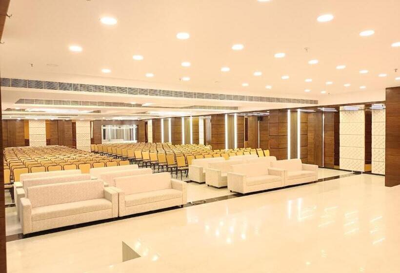 בית מלון כפרי Sri Vishnu Tejam Elite