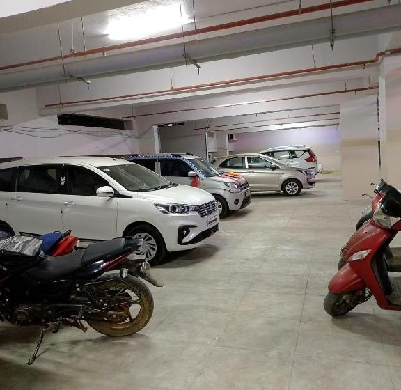 בית מלון כפרי Sri Vishnu Tejam Elite