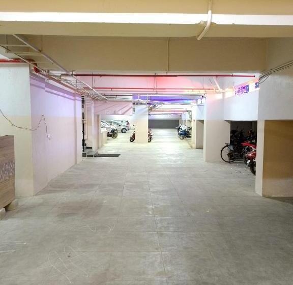 בית מלון כפרי Sri Vishnu Tejam Elite