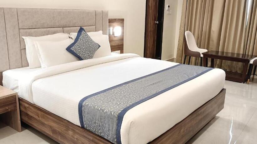 בית מלון כפרי Sri Vishnu Tejam Elite