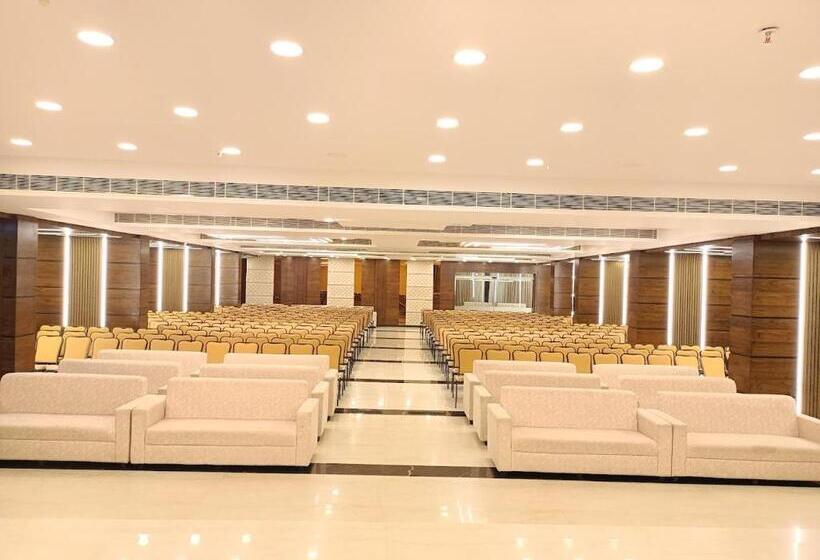 בית מלון כפרי Sri Vishnu Tejam Elite