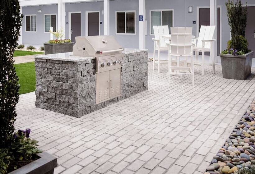 فندق Stayapt Suites Auburn