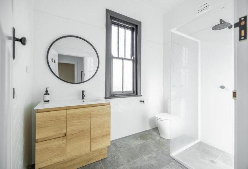 בית מלון כפרי The Middle