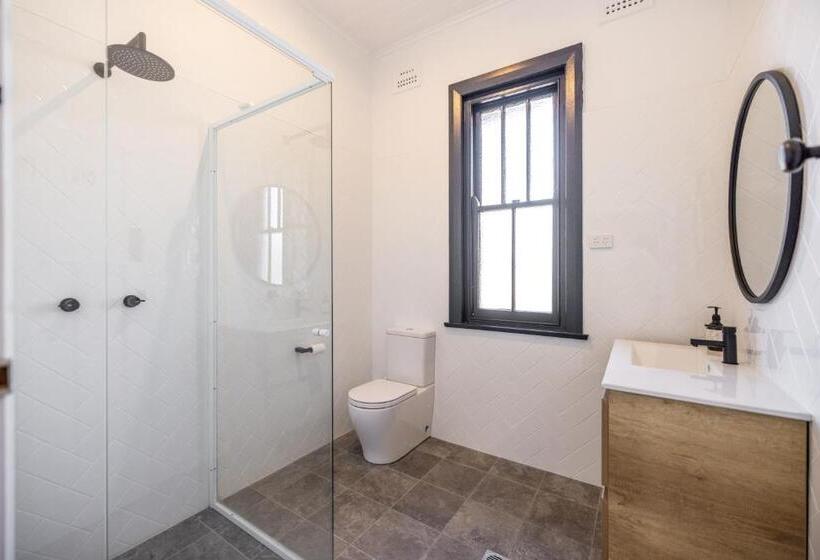 בית מלון כפרי The Middle