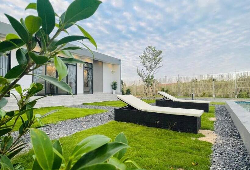 فندق The Square Residence