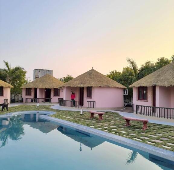 ホテル The Village Resort