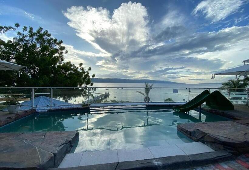 Lorelei Beach Resort