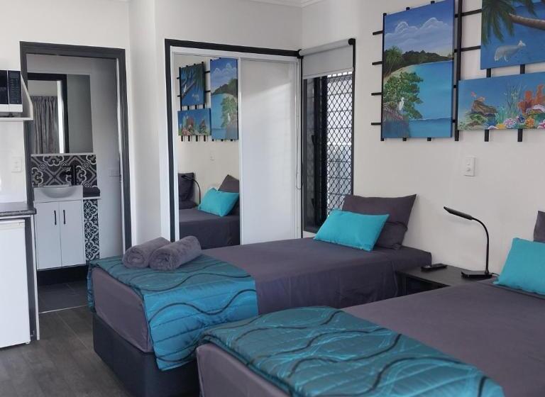 مُتل The Dugongs  Rest