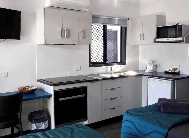 مُتل The Dugongs  Rest