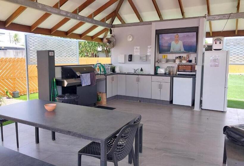 مُتل The Dugongs  Rest