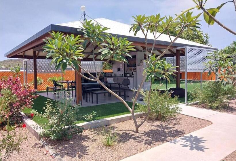 مُتل The Dugongs  Rest