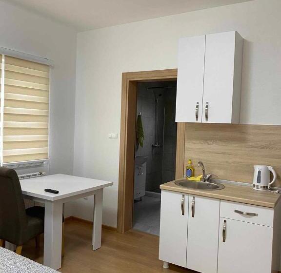 پانسیون Apartmani Bella