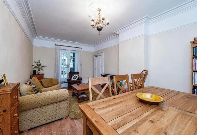 بنسيون Archway House