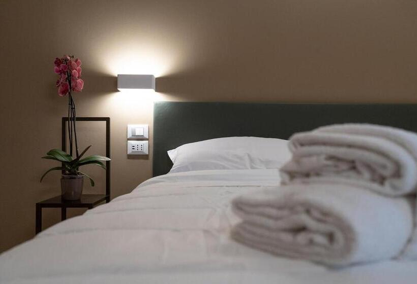 ペンション Astoria Comfort Rooms