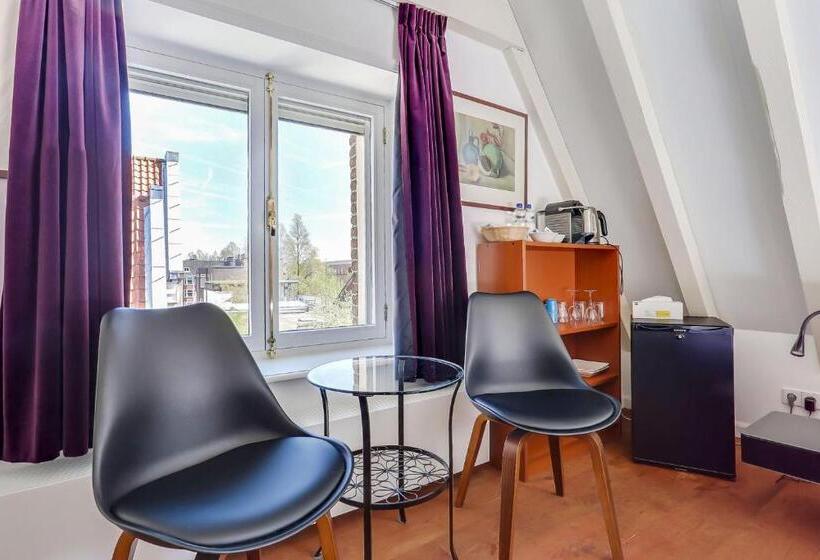 پانسیون City Centre, Canal House, Luxurious , Stylish Bedroom, Ensuite Bathroom, Own Entrance