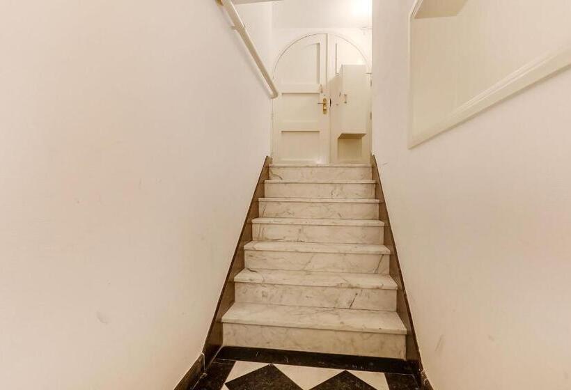 پانسیون City Centre, Canal House, Luxurious , Stylish Bedroom, Ensuite Bathroom, Own Entrance