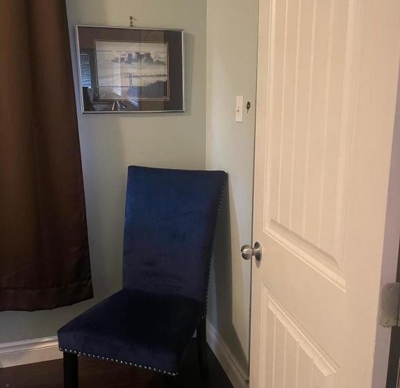 펜션 Downtown N. Vancouver Lane Home