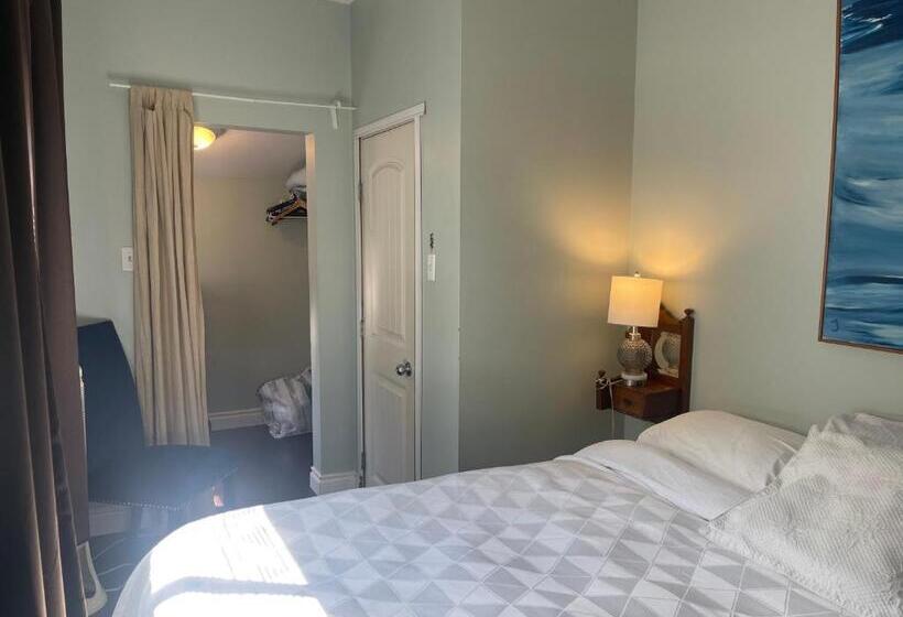 펜션 Downtown N. Vancouver Lane Home