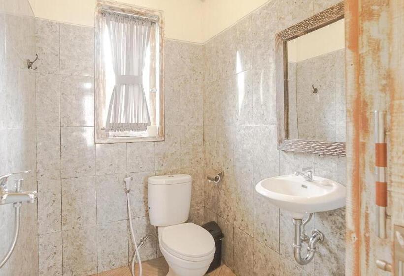 פנסיון Giri Krisna Guest House