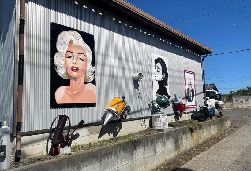 פנסיון Jiji Baba House