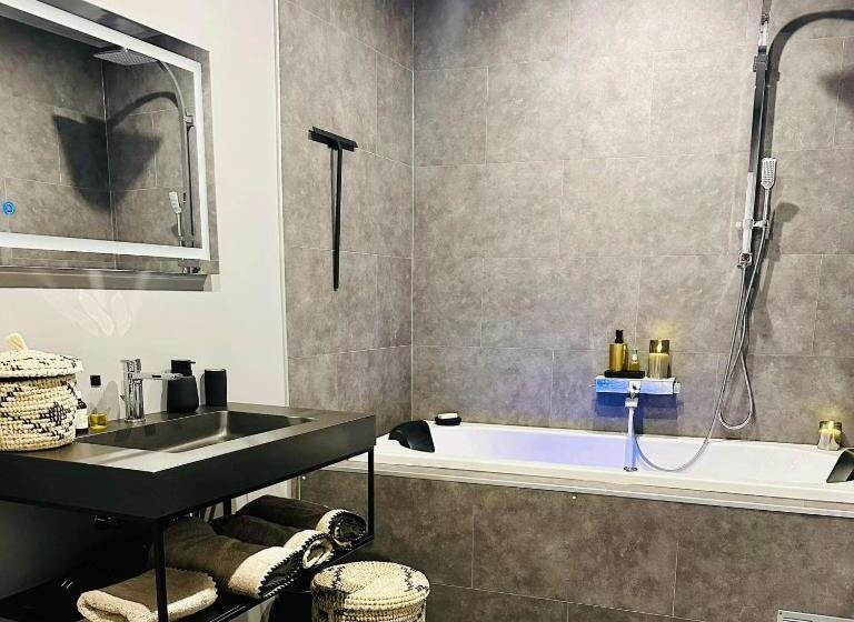 پانسیون L Entre 2   Suite Wellness