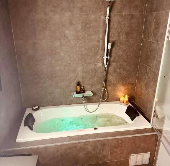 פנסיון L Entre 2   Suite Wellness