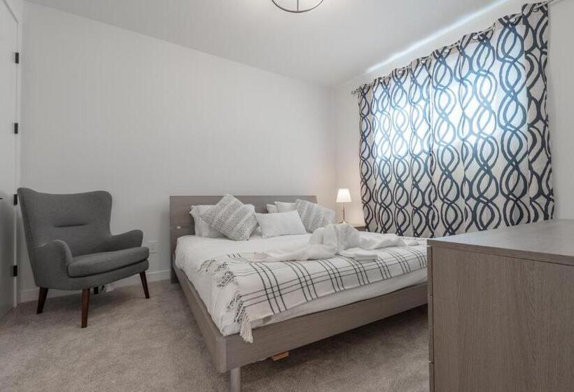 פנסיון Room 2 Of Lovely Home, Montgomery Downtown Calgary