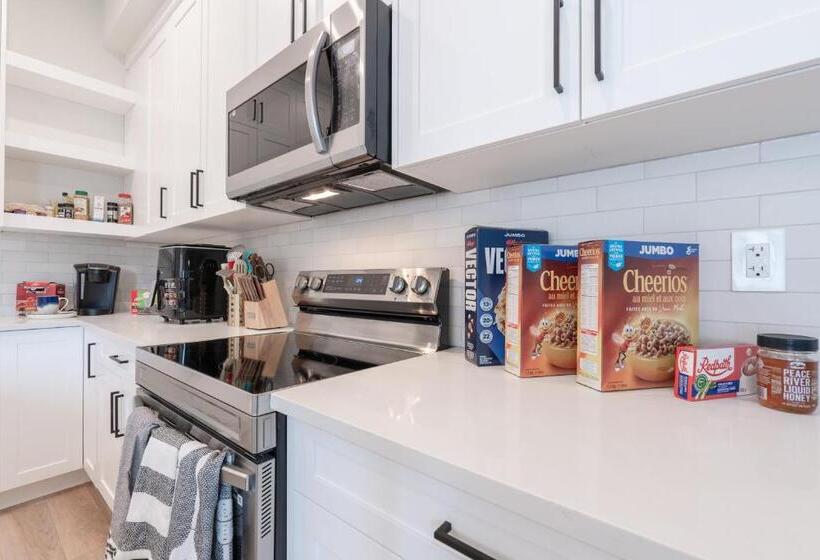 פנסיון Room 2 Of Lovely Home, Montgomery Downtown Calgary