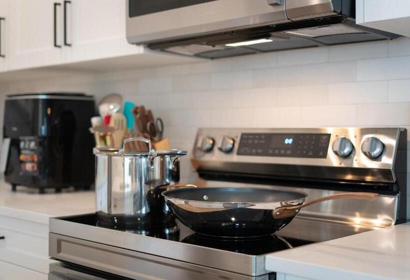 פנסיון Room 2 Of Lovely Home, Montgomery Downtown Calgary