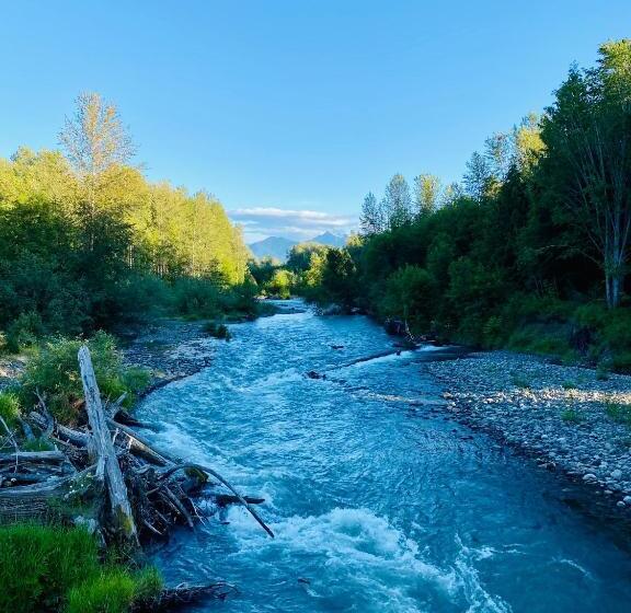 بنسيون Olympic Trail Retreat