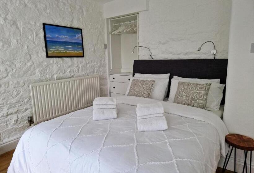 ペンション Primrose Cottage