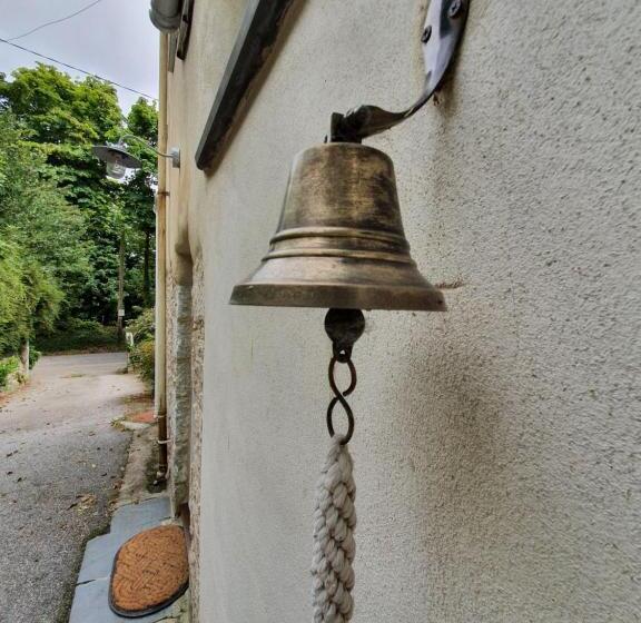 ペンション Primrose Cottage