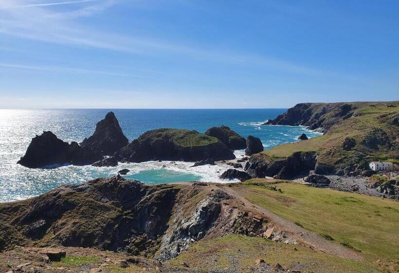 ペンション Primrose Cottage