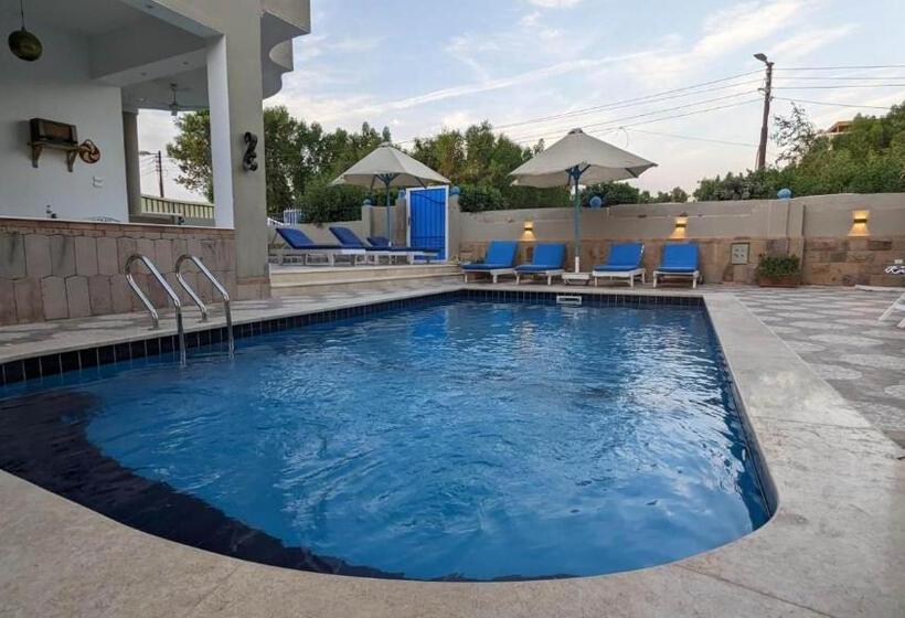 ペンション Yasmine Guest House