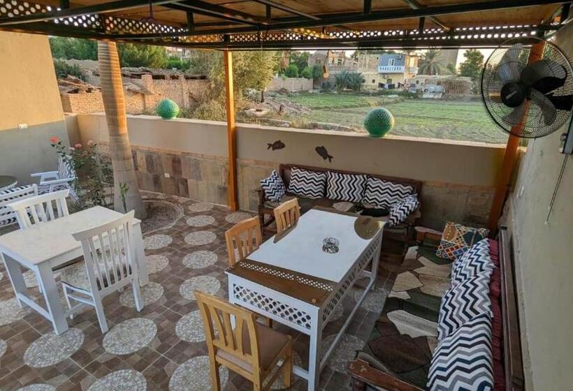 ペンション Yasmine Guest House