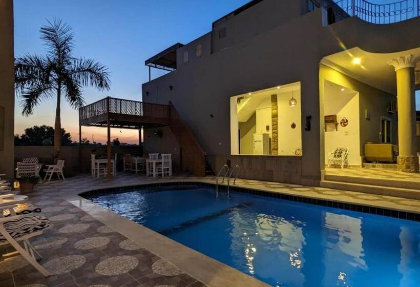 ペンション Yasmine Guest House