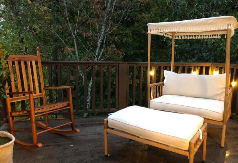 منتجع Enchanted Woods