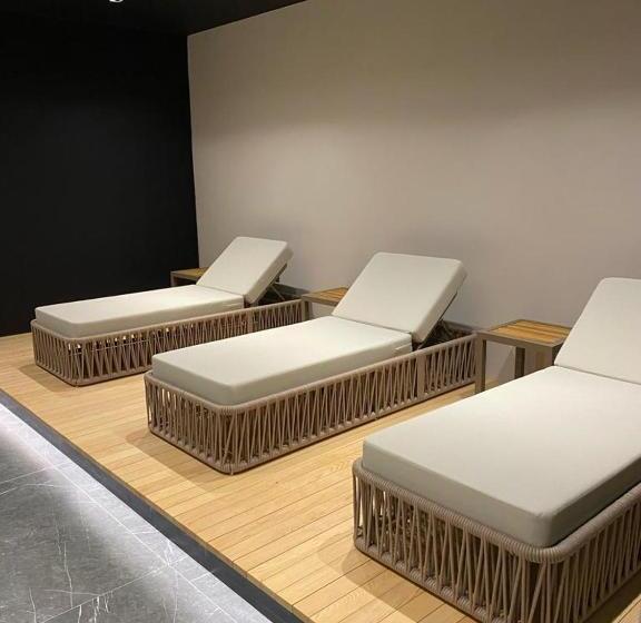 S Class Hotel Convention Center