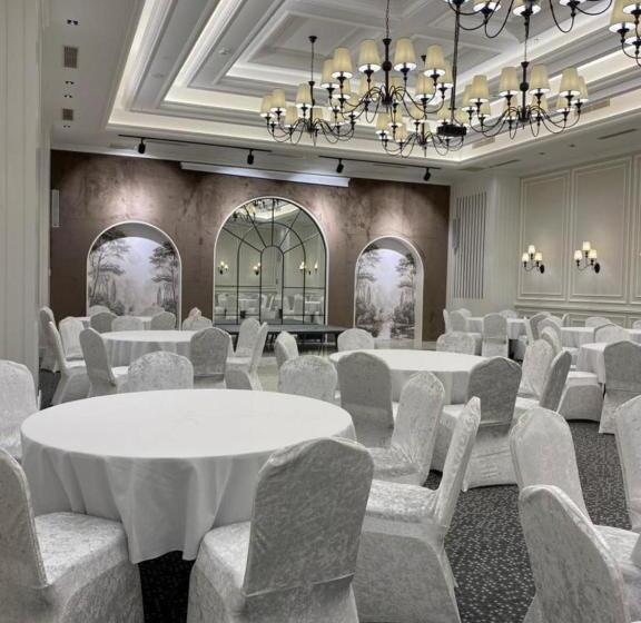 S Class Hotel Convention Center